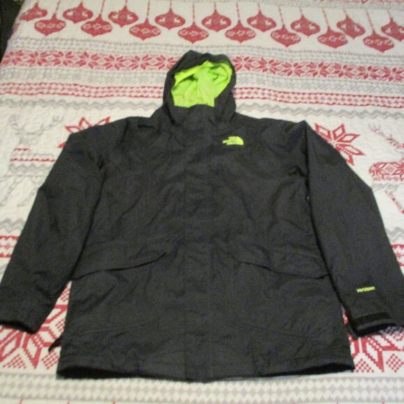 The North Face WindbreakerHyVent Hooded Boys JacketL